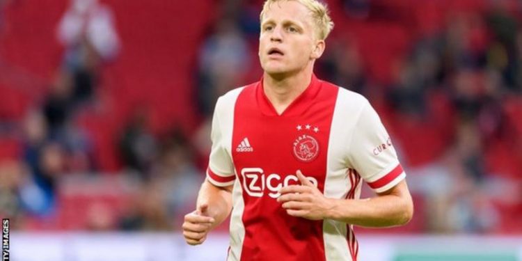 Manchester United agree £40m fee for Ajax midfielder Donny van de Beek