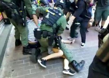 Hong Kong police criticised for tackling 12 year-old during protests