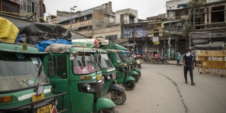 India Posts Worst GDP Slump as Virus Spikes