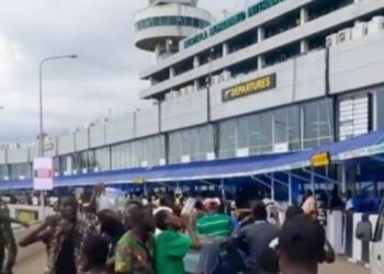 EndSARS protests cripple businesses as passengers miss flights