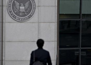 whistleblower gets paid record $114 million by US government agency