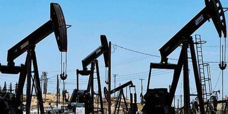 Oil drops as investors gauge big chill impact on U.S. refineries