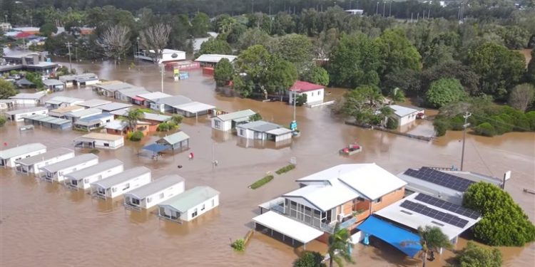 Australia Floods: Thousands evacuated as downpours worsen
