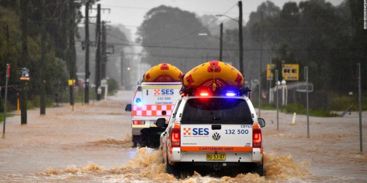 Australia Floods: Thousands evacuated as downpours worsen