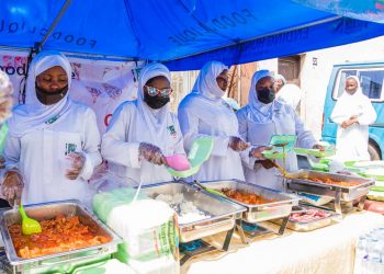 Group lauds foundations for food largess