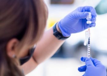 Vanguard: Investment giant to pay vaccinated workers $1,000 if  they get vaccinated