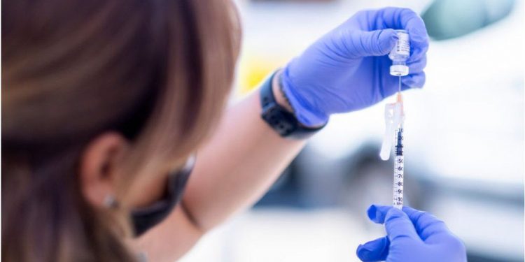 Vanguard: Investment giant to pay vaccinated workers $1,000 if  they get vaccinated