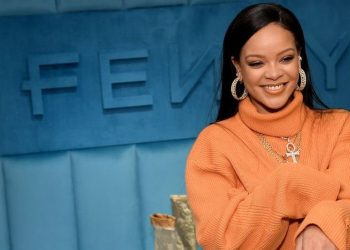 Rihanna now officially a billionaire