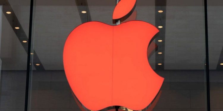 Apple halts sales and services in Russia