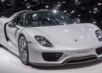 Ship carrying 4,000 luxury cars sinks