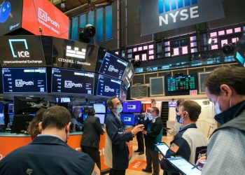 Americans lost half a trillion dollars in wealth in early 2022