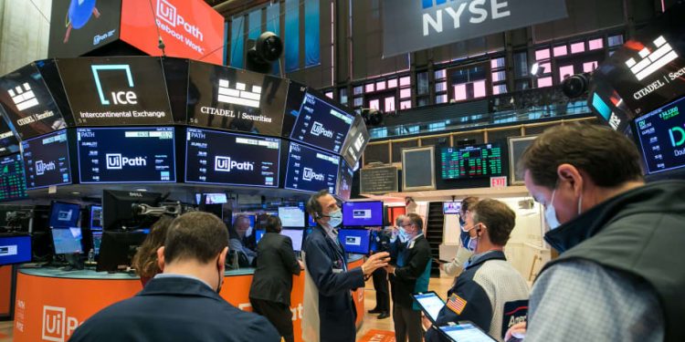 Americans lost half a trillion dollars in wealth in early 2022