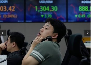 Asian Shares Decline as China’s Slow Services Growth Raises Economic Recovery Concerns
