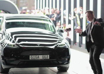 Elon Musk in China to discuss enabling full self driving