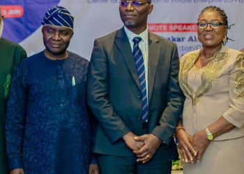 SEC Director General Advocates for Green Economy Transition at 2024 Oriental News Summit