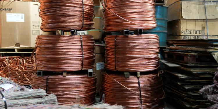 US Equity Futures Dip as Trump Slaps 50% Tariff on Copper; Dollar, Asian Shares Steady