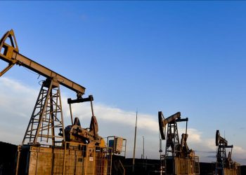 Oil Prices Edge Higher Amid Prospects of New U.S. Sanctions on Russia