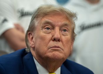 Markets Stay Cautious Ahead of US Jobs Data as Trump Renews Tariff Threats