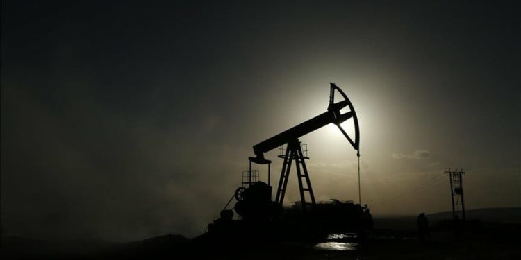Oil Prices Steady Amid New EU Sanctions and Market Uncertainty