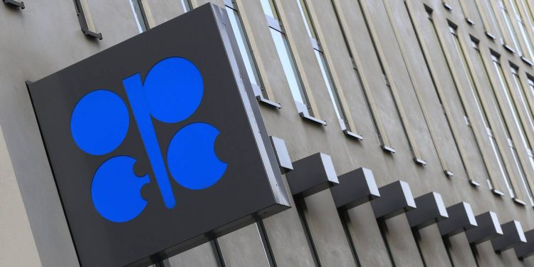 Oil Prices Flat as Market Juggles OPEC+ Supply Prospects and U.S. Inventory Data