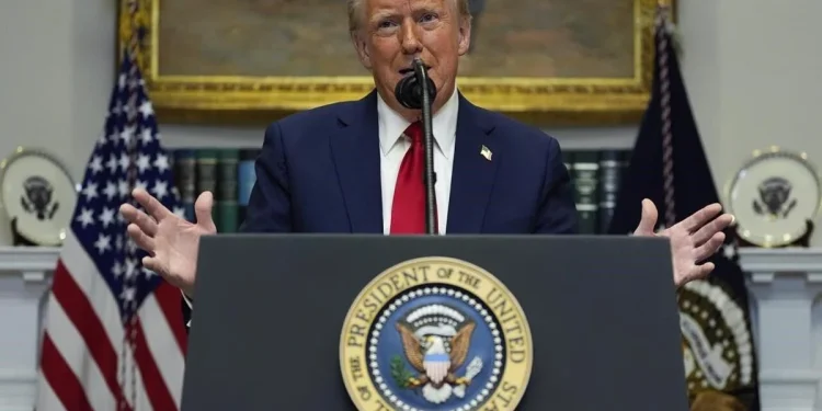 Markets Stay Cautious Ahead of US Jobs Data as Trump Renews Tariff Threats