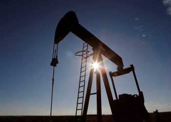 Oil Prices Extend Gains on US Supply Disruptions, Middle East Tensions