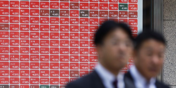 Asian Stocks Hit Record as Dollar Falls Ahead of Key US Jobs Data
