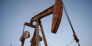 Crude Futures Edge Up Ahead of U.S.-Iran Nuclear Talks Amid Eased Supply Concerns