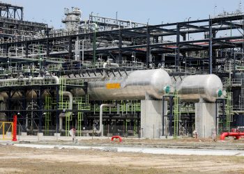 Dangote Subsidiaries Sign Gas Supply Deals with NNPC to Boost Production and Expansion