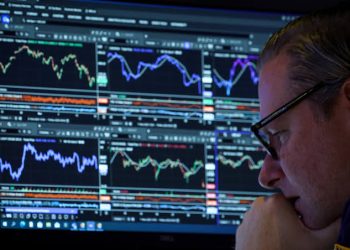 Global Software Stocks Slide Amid AI Concerns; Oil and Gold Gain