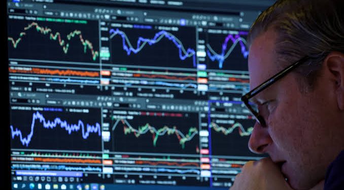 Global Software Stocks Slide Amid AI Concerns; Oil and Gold Gain