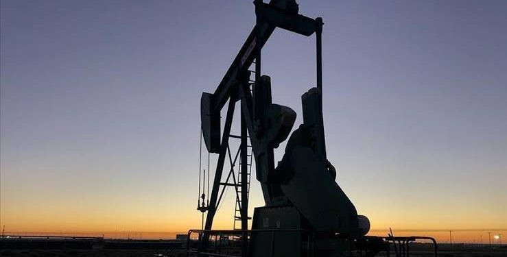 Oil Prices Edge Higher Amid Rising U.S.-Iran Tensions