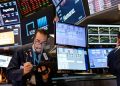US Tech Stocks Extend Losses as Futures Retreat Amid Holiday-Shortened Week
