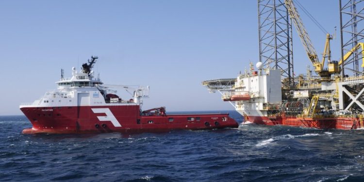 Oil Prices Surge Over 2% as Strait of Hormuz Remains Blocked Amid Middle East Tensions