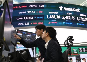 Asian Stocks Surge on Nvidia AI Outlook, Oil Prices Jump Amid Strait of Hormuz Tensions