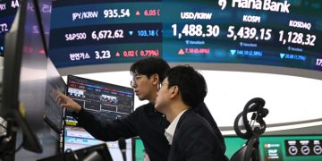 Asian Stocks Surge on Nvidia AI Outlook, Oil Prices Jump Amid Strait of Hormuz Tensions