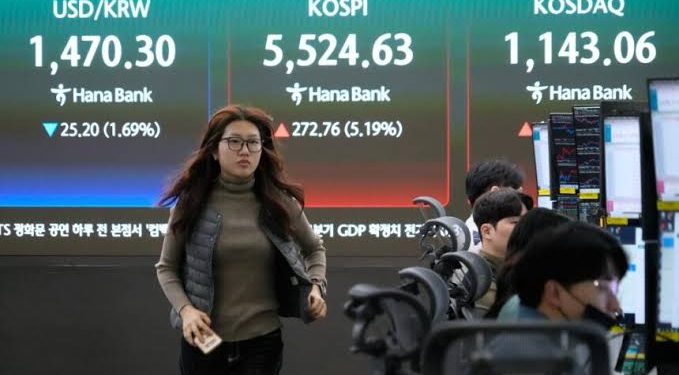 Asian Stocks Climb as Trump Signals Iran War May Be Ending, Oil Prices Fall