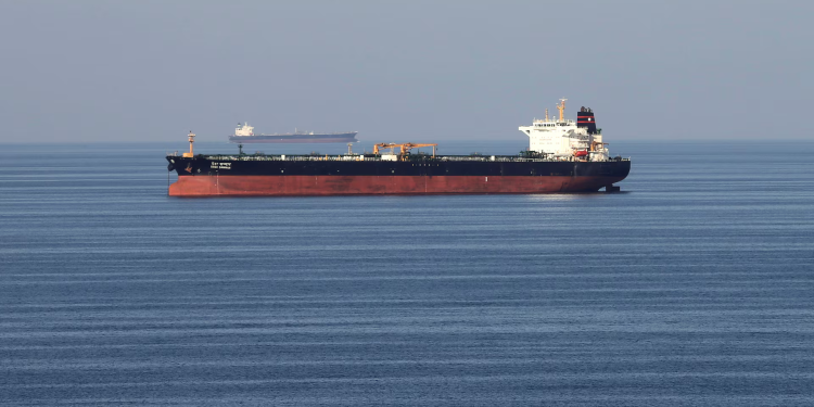 Oil Prices Rise as Strait of Hormuz Concerns Return 
