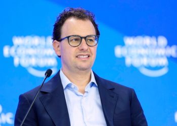 AI Safety Debate Explodes as Anthropic CEO Warns Powerful Agents Could Threaten Internet Control