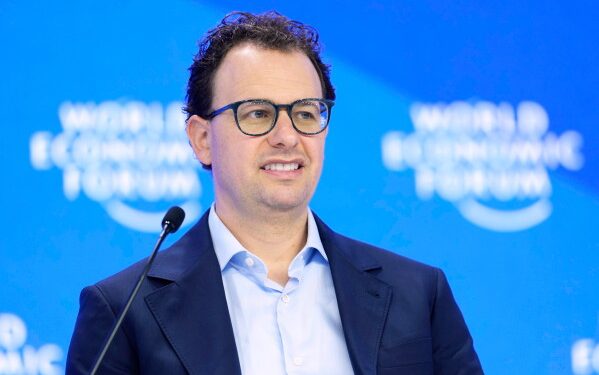 AI Safety Debate Explodes as Anthropic CEO Warns Powerful Agents Could Threaten Internet Control