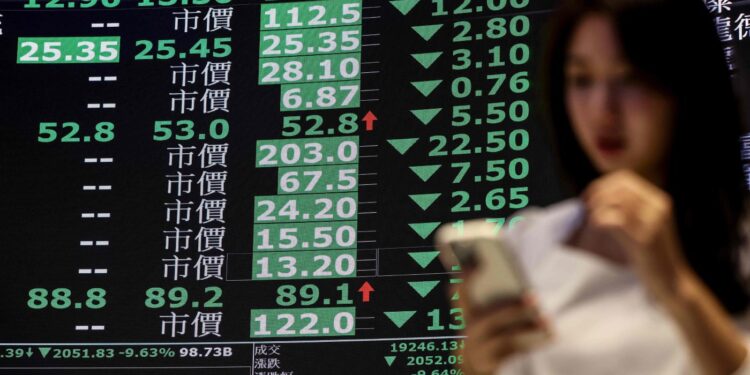 Asian Stocks Rise as Tech Rally, Lower Oil Prices Lift Global Market Sentiment
