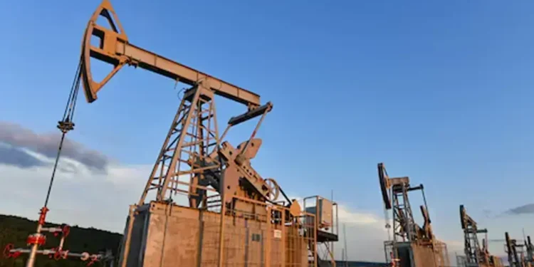 Oil Falls to One-Week Low as Iran Diplomacy Hopes Ease Supply Fears