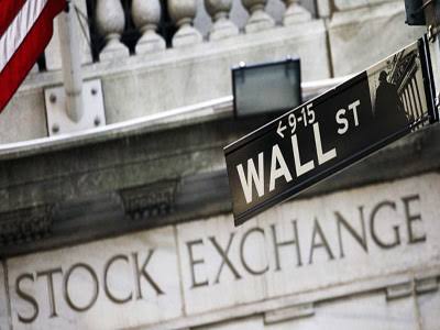 Wall Street Falls as Oil, Treasury Yields Renew Pressure on Global Markets